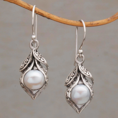 Boucles d'oreilles vintage avec perles pendantes | Or blanc