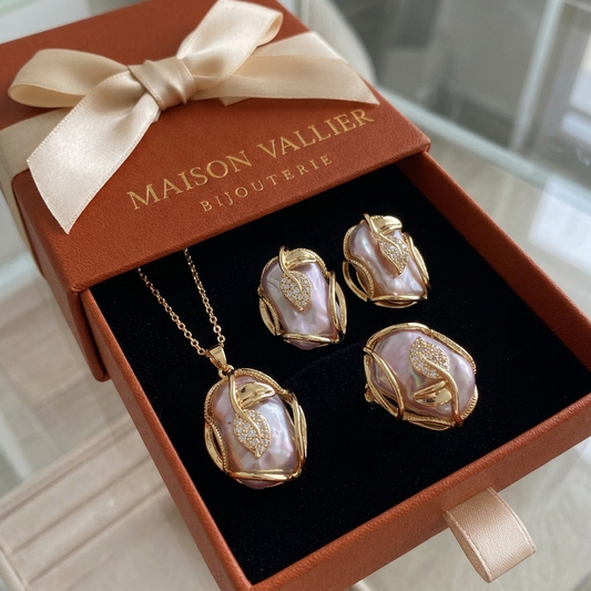 Ensemble collier et boucles d'oreilles en perles d'eau douce | Or